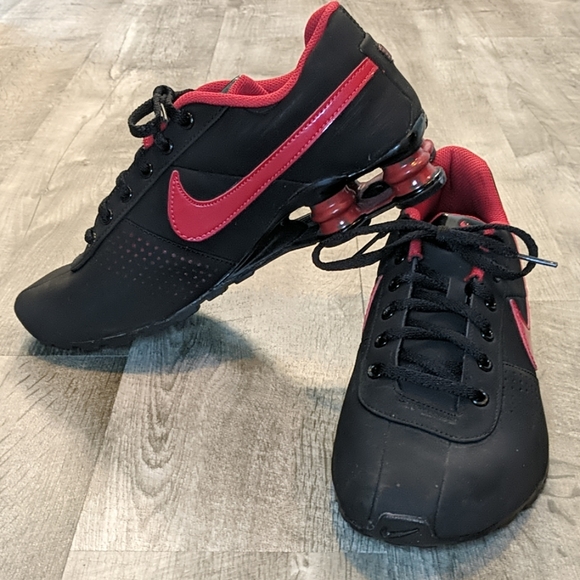 boys black nike shox